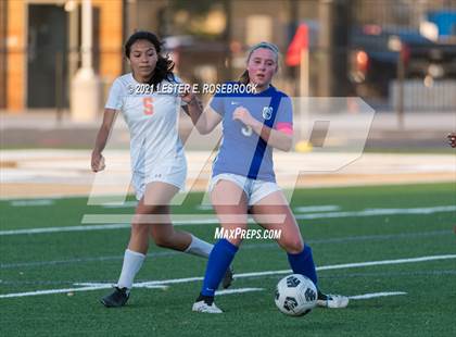 Thumbnail 1 in Gonzales vs La Vernia (UIL 4A Bi-District Playoffs) photogallery.