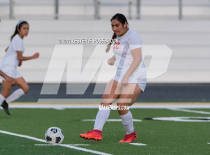 Thumbnail 2 in Gonzales vs La Vernia (UIL 4A Bi-District Playoffs) photogallery.