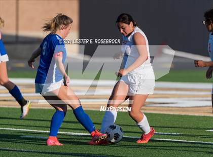 Thumbnail 2 in Gonzales vs La Vernia (UIL 4A Bi-District Playoffs) photogallery.