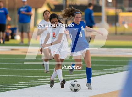 Thumbnail 1 in Gonzales vs La Vernia (UIL 4A Bi-District Playoffs) photogallery.