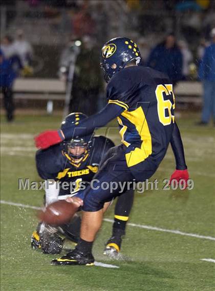 Thumbnail 3 in Inderkum vs. Del Campo (CIF SJS D3 Final) photogallery.