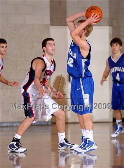 Thumbnail 2 in Catalina Foothills vs Tesoro (MaxPreps Holiday Classic) photogallery.