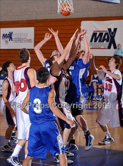 Thumbnail 3 in Catalina Foothills vs Tesoro (MaxPreps Holiday Classic) photogallery.