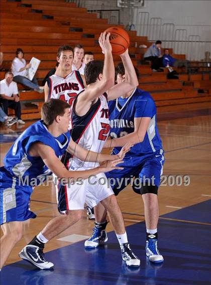 Thumbnail 2 in Catalina Foothills vs Tesoro (MaxPreps Holiday Classic) photogallery.