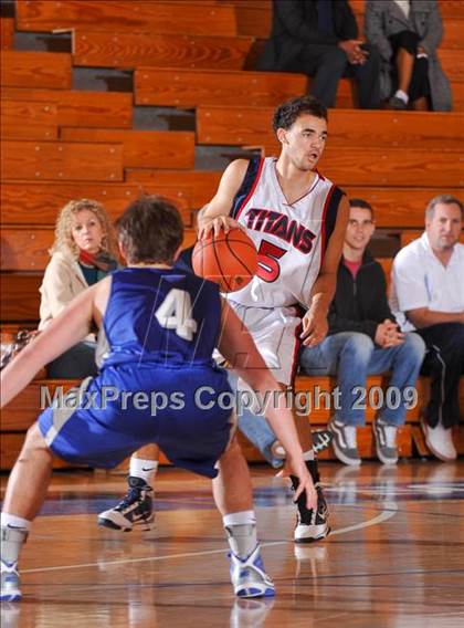 Thumbnail 2 in Catalina Foothills vs Tesoro (MaxPreps Holiday Classic) photogallery.