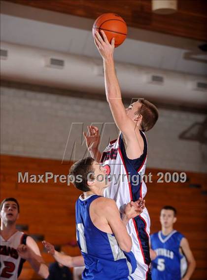 Thumbnail 3 in Catalina Foothills vs Tesoro (MaxPreps Holiday Classic) photogallery.
