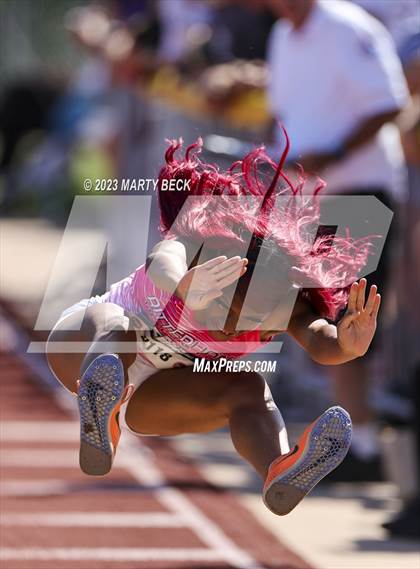 Thumbnail 3 in Class 5 Triple Jump (MSHSAA State Championship) photogallery.