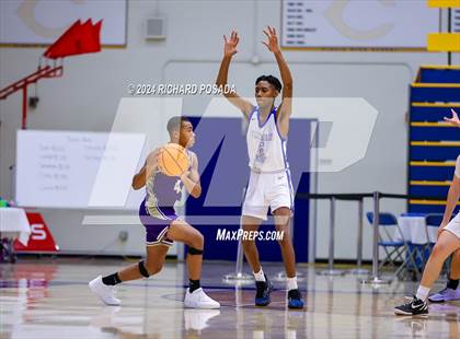 Thumbnail 2 in Ridgeview vs. Hanford West photogallery.