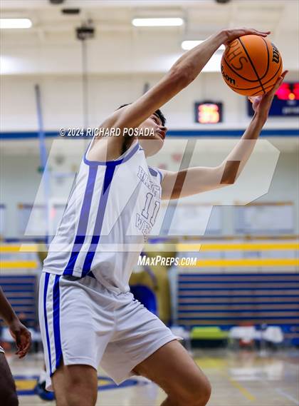 Thumbnail 3 in Ridgeview vs. Hanford West photogallery.