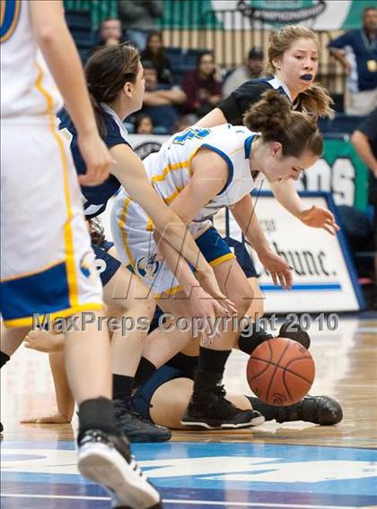 Thumbnail 2 in Vincent Memorial vs Christian Life Academy (CIF SDS D5 Final) photogallery.
