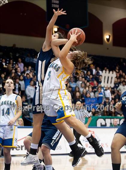 Thumbnail 3 in Vincent Memorial vs Christian Life Academy (CIF SDS D5 Final) photogallery.