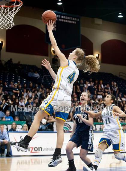 Thumbnail 3 in Vincent Memorial vs Christian Life Academy (CIF SDS D5 Final) photogallery.