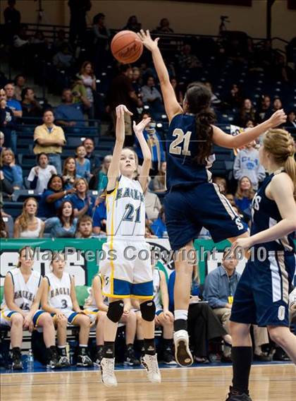 Thumbnail 2 in Vincent Memorial vs Christian Life Academy (CIF SDS D5 Final) photogallery.