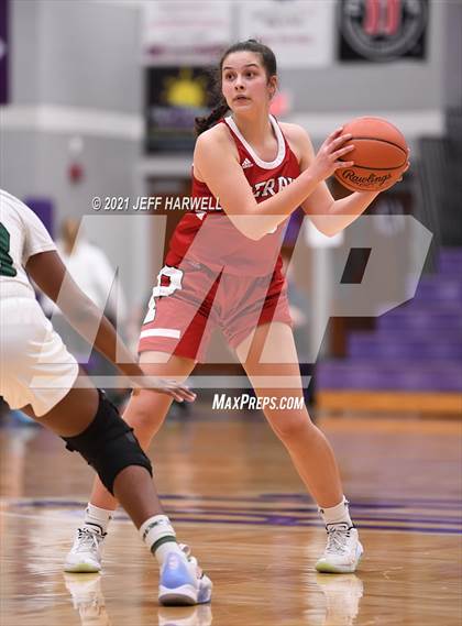 Thumbnail 1 in Laurel vs. Perry (OHSAA D2 Regional Final) photogallery.
