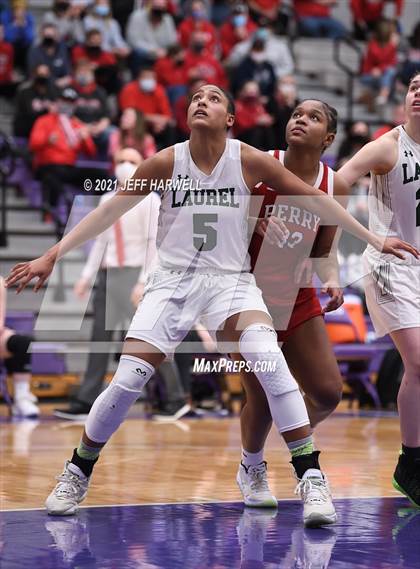 Thumbnail 1 in Laurel vs. Perry (OHSAA D2 Regional Final) photogallery.