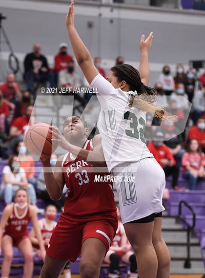 Thumbnail 1 in Laurel vs. Perry (OHSAA D2 Regional Final) photogallery.
