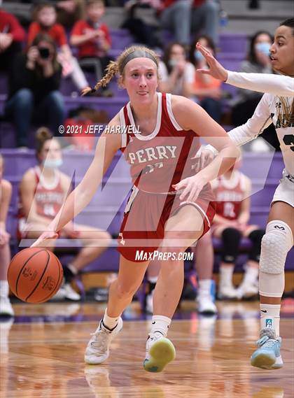 Thumbnail 1 in Laurel vs. Perry (OHSAA D2 Regional Final) photogallery.