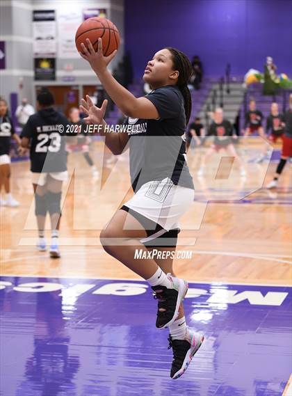 Thumbnail 2 in Laurel vs. Perry (OHSAA D2 Regional Final) photogallery.