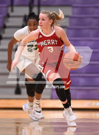 Thumbnail 1 in Laurel vs. Perry (OHSAA D2 Regional Final) photogallery.