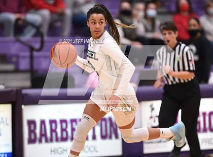 Thumbnail 1 in Laurel vs. Perry (OHSAA D2 Regional Final) photogallery.