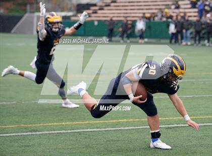Thumbnail 1 in Bellevue vs. Marysville-Pilchuck (WIAA 3A  Semifinal) photogallery.