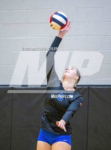 Thumbnail 1 in Marvin Ridge vs Cardinal Gibbons (Inaugural East vs West Clash) photogallery.