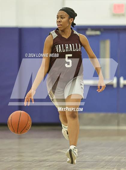 Thumbnail 3 in Valhalla vs Bronxville (NYSPHSAA Section 1 Class B First Round) photogallery.