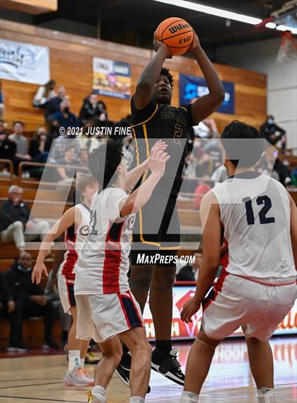 Thumbnail 1 in Campolindo vs. Oak Cliff Faith Family Academy (Torrey Pines Holiday Classic) photogallery.