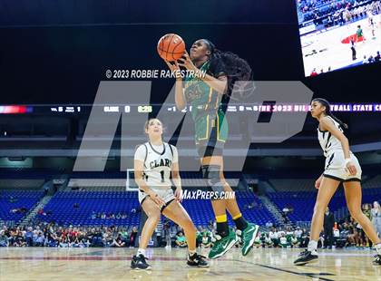 Thumbnail 2 in Clark vs. DeSoto (UIL 6A Basketball State Final) photogallery.