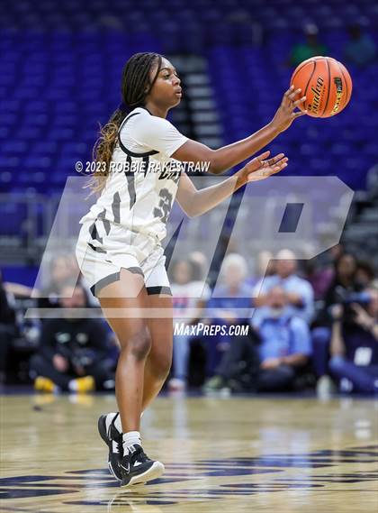 Thumbnail 3 in Clark vs. DeSoto (UIL 6A Basketball State Final) photogallery.