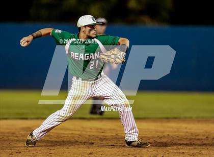 Thumbnail 3 in Reagan [Ronald] vs Southwest (UIL 6A Regional  Semifinal) photogallery.