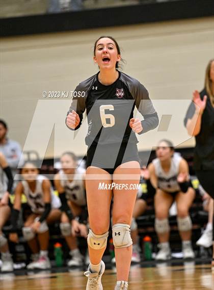 Thumbnail 1 in Davenport vs. Wimberley (UIL 4A Regional Final) photogallery.