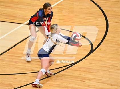 Thumbnail 1 in Davenport vs. Wimberley (UIL 4A Regional Final) photogallery.