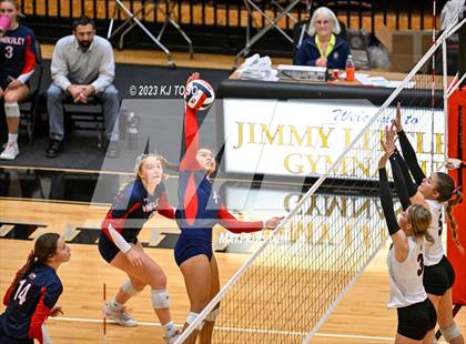 Thumbnail 3 in Davenport vs. Wimberley (UIL 4A Regional Final) photogallery.