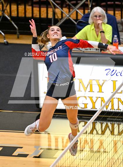 Thumbnail 3 in Davenport vs. Wimberley (UIL 4A Regional Final) photogallery.