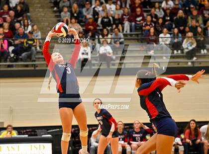 Thumbnail 2 in Davenport vs. Wimberley (UIL 4A Regional Final) photogallery.