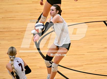 Thumbnail 3 in Davenport vs. Wimberley (UIL 4A Regional Final) photogallery.