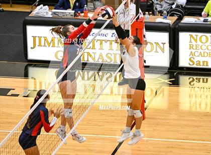 Thumbnail 2 in Davenport vs. Wimberley (UIL 4A Regional Final) photogallery.