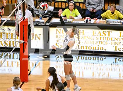 Thumbnail 2 in Davenport vs. Wimberley (UIL 4A Regional Final) photogallery.