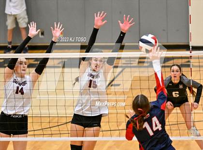 Thumbnail 2 in Davenport vs. Wimberley (UIL 4A Regional Final) photogallery.