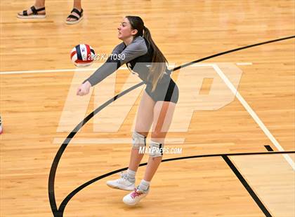 Thumbnail 1 in Davenport vs. Wimberley (UIL 4A Regional Final) photogallery.