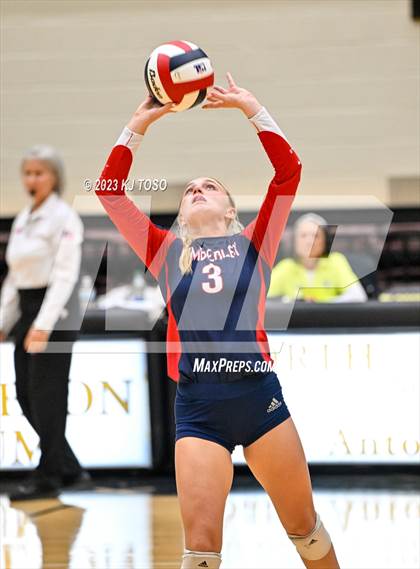 Thumbnail 3 in Davenport vs. Wimberley (UIL 4A Regional Final) photogallery.