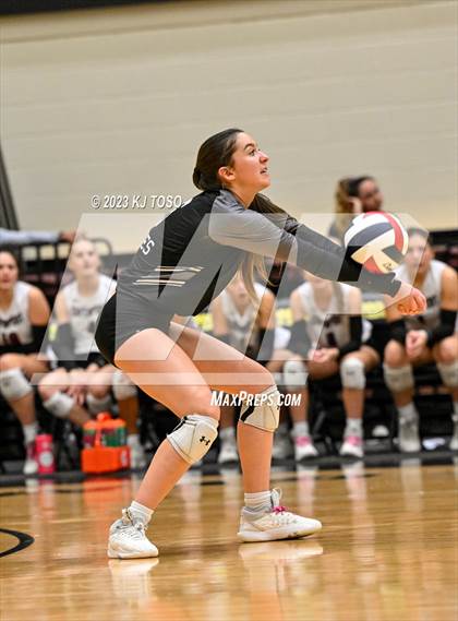 Thumbnail 1 in Davenport vs. Wimberley (UIL 4A Regional Final) photogallery.