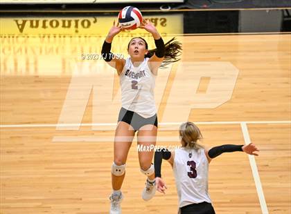 Thumbnail 2 in Davenport vs. Wimberley (UIL 4A Regional Final) photogallery.