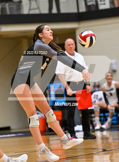 Thumbnail 3 in Davenport vs. Wimberley (UIL 4A Regional Final) photogallery.