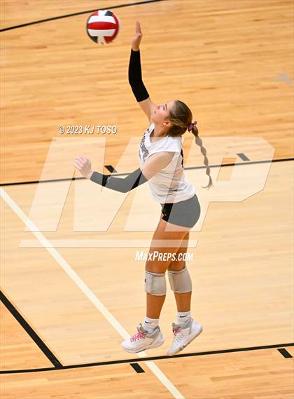 Thumbnail 2 in Davenport vs. Wimberley (UIL 4A Regional Final) photogallery.