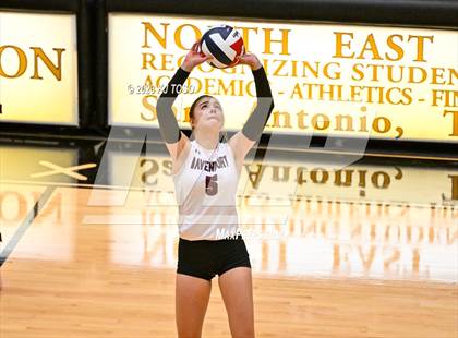 Thumbnail 1 in Davenport vs. Wimberley (UIL 4A Regional Final) photogallery.