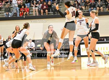 Thumbnail 3 in Davenport vs. Wimberley (UIL 4A Regional Final) photogallery.