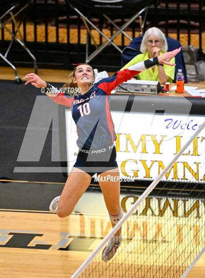 Thumbnail 2 in Davenport vs. Wimberley (UIL 4A Regional Final) photogallery.