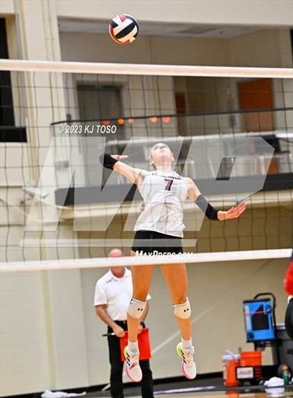 Thumbnail 1 in Davenport vs. Wimberley (UIL 4A Regional Final) photogallery.